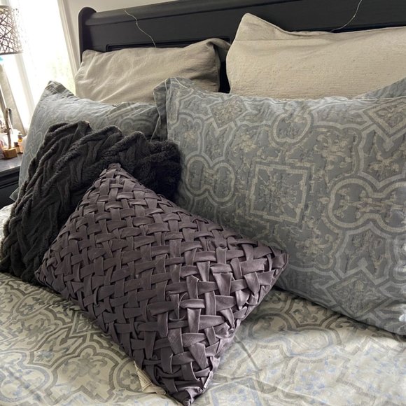 Revelle Duvet Cover and Pillow Shams Queen - Picture 4 of 7